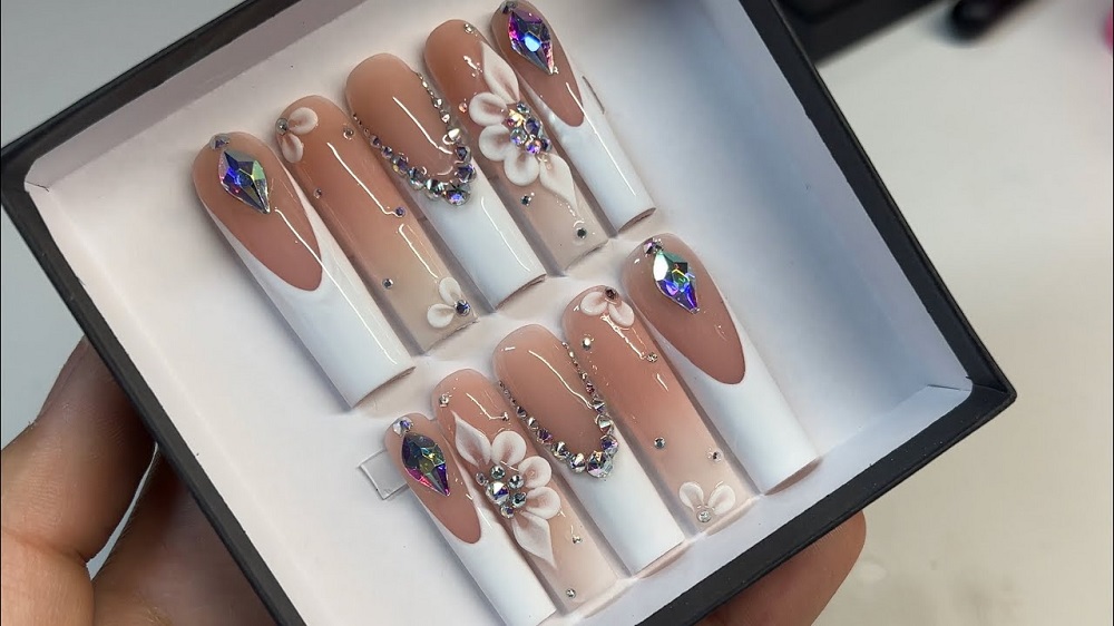 Hakozwe inzara zishobora guhindurwa mu mabara 400